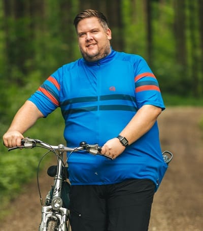 Fahrradtrikot Übergröße Herren – Radler Gerri im blauen Kurzarm-Trikot XXL am Fahrrad