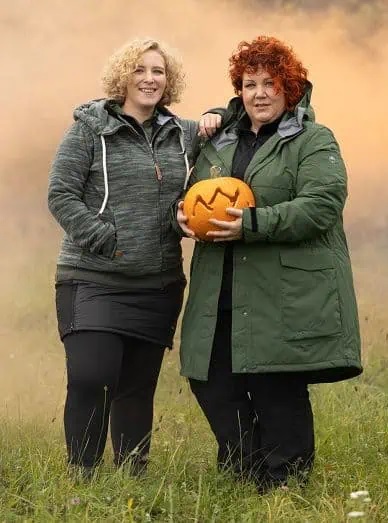 Zwei Frauen in Plus Size Winterparkas in Übergröße, Gr. 46-58, für Herbst und Winter