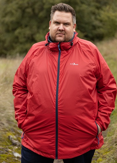 Herren Regenjacke in Übergröße – rote Funktionsjacke Ganzkörper große Größen