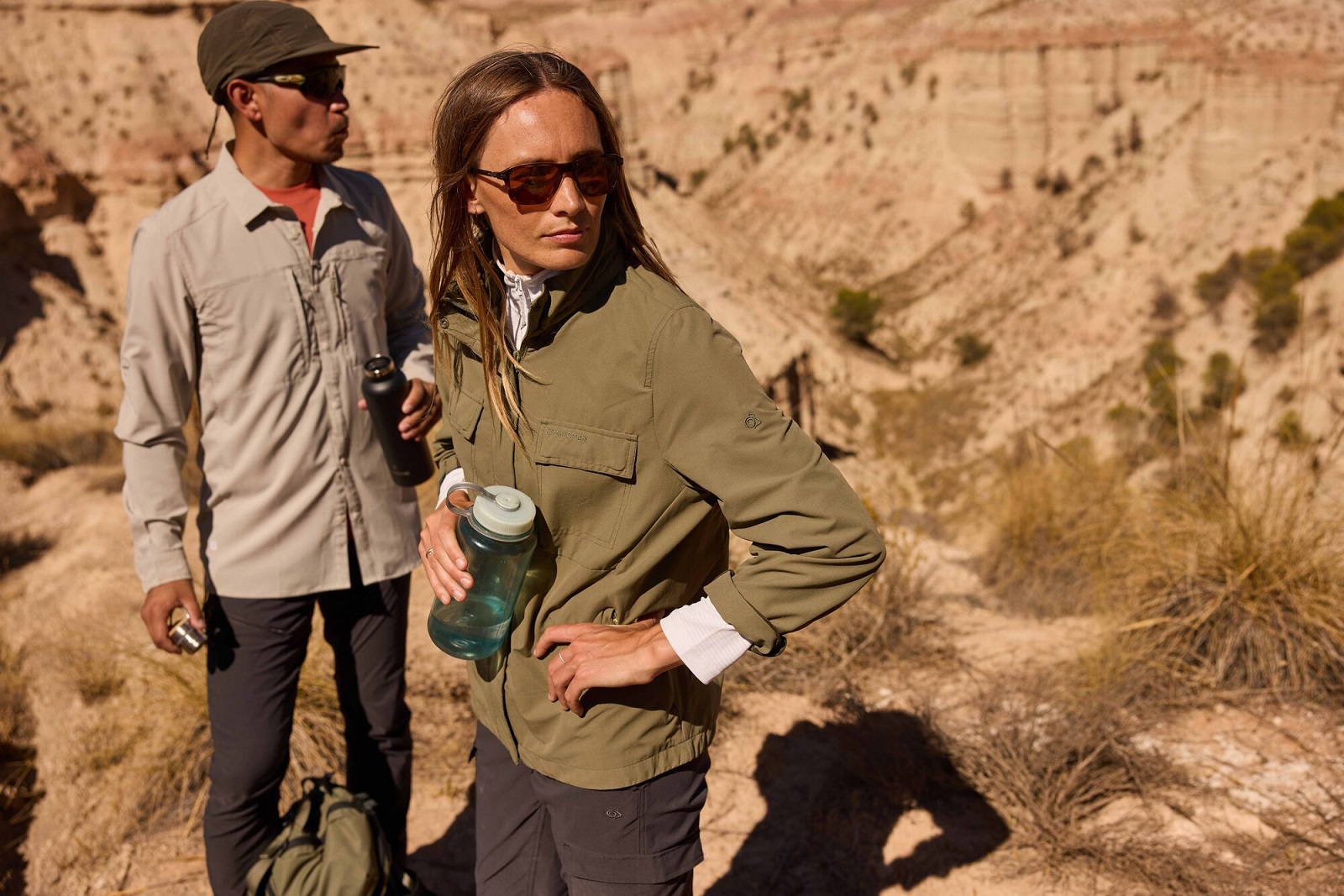 Safari Kleidung in Oliv und Beige fuer Afrika